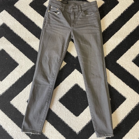 J. Crew Mid-Rise Ankle Jeans in Charcoal Gray Size 27 - Picture 6 of 9